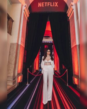 Ilenia Pastorelli Instagram - See What's Next noi per la serie "Adorazione" .
#netflix 
@netflixit