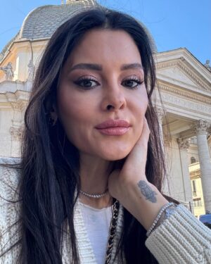 İlknur Soydaş Instagram - Happy valentine’s day.🇮🇹💚❤️