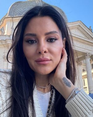 İlknur Soydaş Instagram - Happy valentine’s day.🇮🇹💚❤️