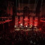 Ilse DeLange Instagram – Paradiso, Amsterdam… laatste show van onze tour, laatste van ons jaar. En wat een mooie avond was dit.. een maandag die voelde als de zwoelste zaterdag avond. Volle bak en vanaf het begin zo’n enthousiast publiek. Met een heerlijk brak gevoel nu nagenieten. Dank aan iedereen die er was, dank aan mijn lieve band en crew. 🔥❤️🙏🏻

📷 @esmee73