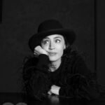 Ilse Salas Instagram - Yo había dicho que no haría teatro nunca más pero llegó #sallybowles . Dije que no cantaba y estoy cantando, dije que no bailaba y estoy bailando ( bueno tratando) . Dije que no me gustaban los musicales y este me FASCINA … más rápido cae un hablador que un cojo. Nos vemos en n el @teatroinsurgentes 🍾 @cabaretmexico HOY 8:30pm ¡ súbale hay lugar!