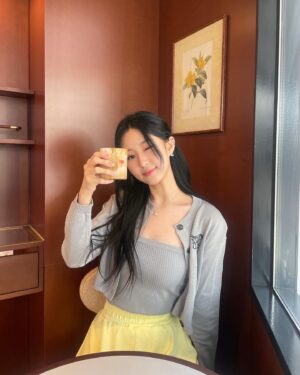 Im Min-su Instagram - 맘에 드는 카페였어🖤

#서래마을#카페