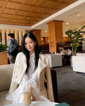 Im Min-su Instagram - 벚꽃없는 벚꽃나무와,,?!🌸