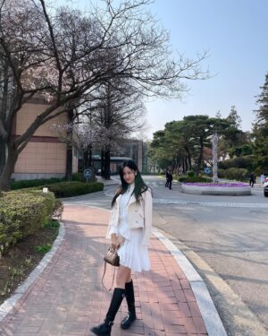 Im Min-su Instagram - 벚꽃없는 벚꽃나무와,,?!🌸