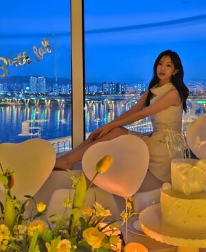 Im Min-su Instagram - 밤은 이런 모습🖤

@sseri_j 덕분에 오늘의 헤어 완셩🤍