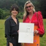 Imelda May Instagram - Tonight 9pm @skytv !!! It was a delight to join Jim Moir (aka Vic Reeves) and his wife Nancy Sorrell on their ornithological adventure, “Painting with Birds”. What a lovely couple and delightful programme. I showed them around a part of my neck of the woods, the stunning Irish province of Leinster, as they searched for little terns. Airs tonight on SKY TV @ 9pm. Jim & Nancy journey to a different area each episode to paint the unique species of birds native to that region, joined by local artists and friends such as Justin Hawkins, Mary McCartney and Nitin Ganatra. I was in my element in beautiful Irish countryside, sketching and talking with them about my love and affinity with crows. @jimmoirart @nancysorrell @skytv