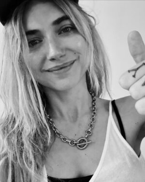 Imogen Poots Thumbnail - 15.7K Likes - Top Liked Instagram Posts and Photos