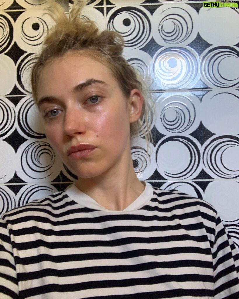 Imogen Poots Instagram - 🦷 🖤🐚⚫️🐇🦓◼️🦴