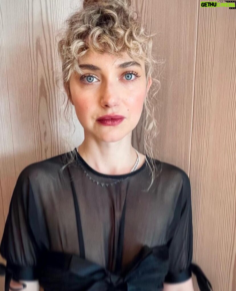 Imogen Poots Instagram - Thanks for the 🌭 treatment @melaniemakeup @hairbyjohnd @karlawelchstylist Felt like a real 🖤🧹🐈‍⬛🎉