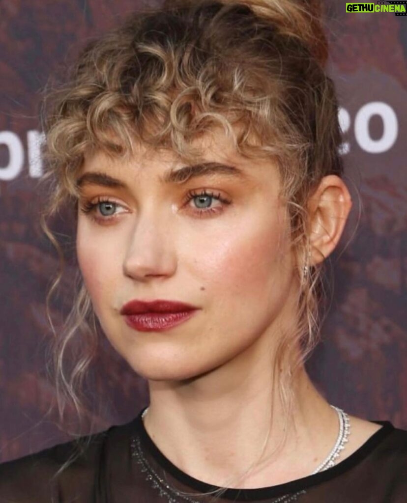 Imogen Poots Instagram - Thanks for the 🌭 treatment @melaniemakeup @hairbyjohnd @karlawelchstylist Felt like a real 🖤🧹🐈‍⬛🎉