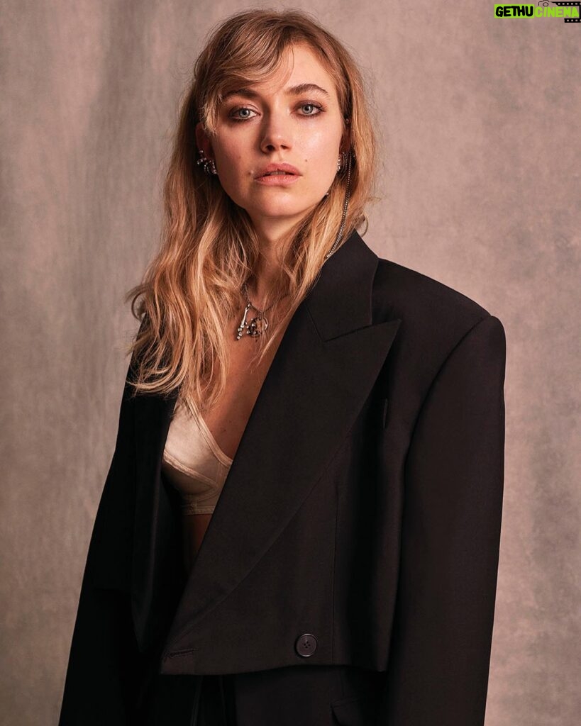 Imogen Poots Instagram - @amazingmagazine @lisahoughton @bentalbott @nailsbynadiabx @mrbitton @damianfoxe 🖤