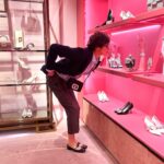 Inès de La Fressange Instagram – Checking everything @rogervivier !
#ilovemywork #Parigi tonight #picture @_stmleux all dress up by @inesdelafressangeparis