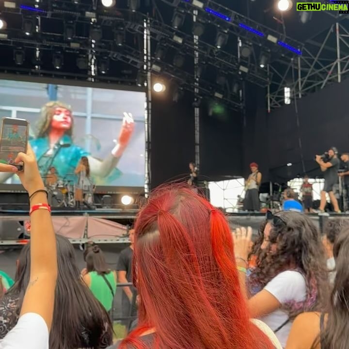 Inés Palombo Instagram - Un poco de lo que fue el @lollapaloozaar este año… Especial porque tocaron mis cuñados @_babeblade_ y @guachobleu y la rompieron, y Feli no paró un segundo con sus primos 🤍 (las últimas fotos no tienen desperdicio ☺️). Total look @justaosadia #lollaar #lollapalooza #festival #bebe #familia #look