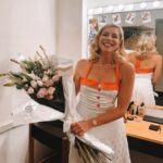 Inés Palombo Instagram - Desde chiquita amaba “el olor al teatro” y esa pasión se renueva hoy con este estreno! 🤍 Me sumé a “Los Bonobos” de @rgbredes en @elnacionalsancorseguros y no puedo estar más feliz!!! Gracias a @manu.pal @albertonegrinlong @gustavoyankelevichok por confiar, a todo el elenco y equipo por abrirme las puertas y hacerme sentir tan cómoda, y a la mejor hinchada del mundo! Los amo! A disfrutar con todos los sentidos! Esto recién empieza! Los esperamos de jueves a domingos, entradas por @plateanet Las fotos divinas que me acompañan en el camarín son de @artepolaroid Los accesorios son de @lovelolaaccesorios Y al final les comparto una partecita de la hermosa nota que me hizo @peralta_nico