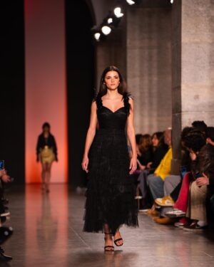 Inês Aguiar Instagram - Obrigada pelo convite @carlos_gil_designer 🖤

@lisboafashionweek