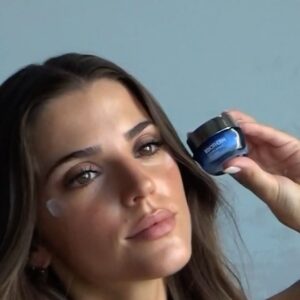 Inês Aguiar Instagram - #pub Uma rotina simples e eficaz, aliada ao cuidado poderoso de Retinol puro da @biotherm . O meu trio preferido de há já algum tempo: o novo creme de olhos, o serúm e o creme ✨

 #biotherm #skincare #proretinol #bluetheraphy