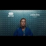 Inês Aires Pereira Instagram - Estreia ▶️ Erro 404: 11 março na RTP1 e na RTP Play Uma mulher que perdeu o interesse pela vida, encontra numa aplicação a possibilidade de experimentar a felicidade na vida de outras pessoas. #erro404 #série #sériesnacionais #rtp1 #rtpplay #rtp