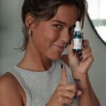 Inês Aires Pereira Instagram - Pub A primeira coisa que faço ao acordar, e a última que faço antes de ir dormir! É um pequeno grande truque para estar com boa figura depois das tareias que levo com as rotinas do dia-a-dia é esta dupla da Gama HyaluB5 @larocheposay , Sérum para o Rosto e para o Contorno dos Olhos. Vão por mim! #larocheposay