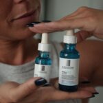 Inês Aires Pereira Instagram - Pub A primeira coisa que faço ao acordar, e a última que faço antes de ir dormir! É um pequeno grande truque para estar com boa figura depois das tareias que levo com as rotinas do dia-a-dia é esta dupla da Gama HyaluB5 @larocheposay , Sérum para o Rosto e para o Contorno dos Olhos. Vão por mim! #larocheposay