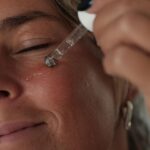 Inês Aires Pereira Instagram - Pub A primeira coisa que faço ao acordar, e a última que faço antes de ir dormir! É um pequeno grande truque para estar com boa figura depois das tareias que levo com as rotinas do dia-a-dia é esta dupla da Gama HyaluB5 @larocheposay , Sérum para o Rosto e para o Contorno dos Olhos. Vão por mim! #larocheposay