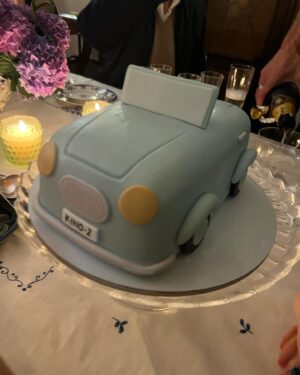 Inês Aires Pereira Instagram - NUNCA DESILUDE! Que sonho de bolo é este? Quando estou no porto, os bolos é com ela: @amor.a.colher ! Nós e ovo… foi todoooo! Obrigada 🩵