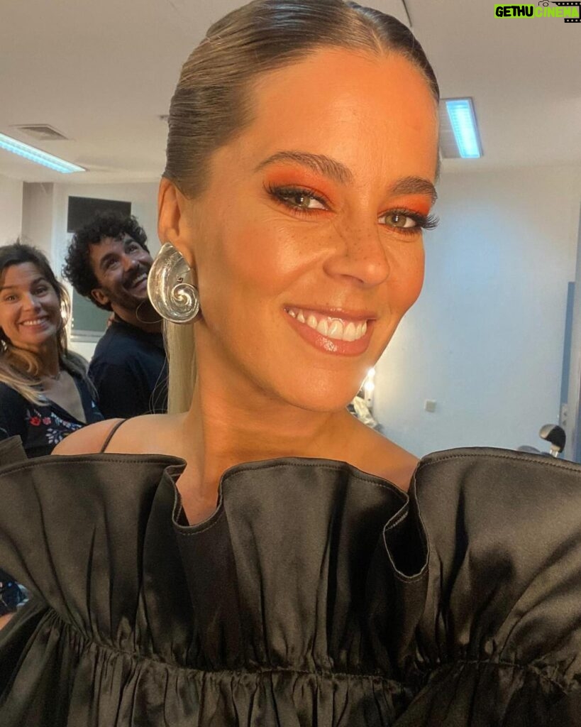 Inês Aires Pereira Instagram - Mais uma gala de @gottalentpt e eu estava bem montada! Makeup @nizaloureiroo_make_up Cabelo @davidxavier.hairpro Vestido LINDO @luiscarvalhoofficial Styling @gabrielapinheirostyling