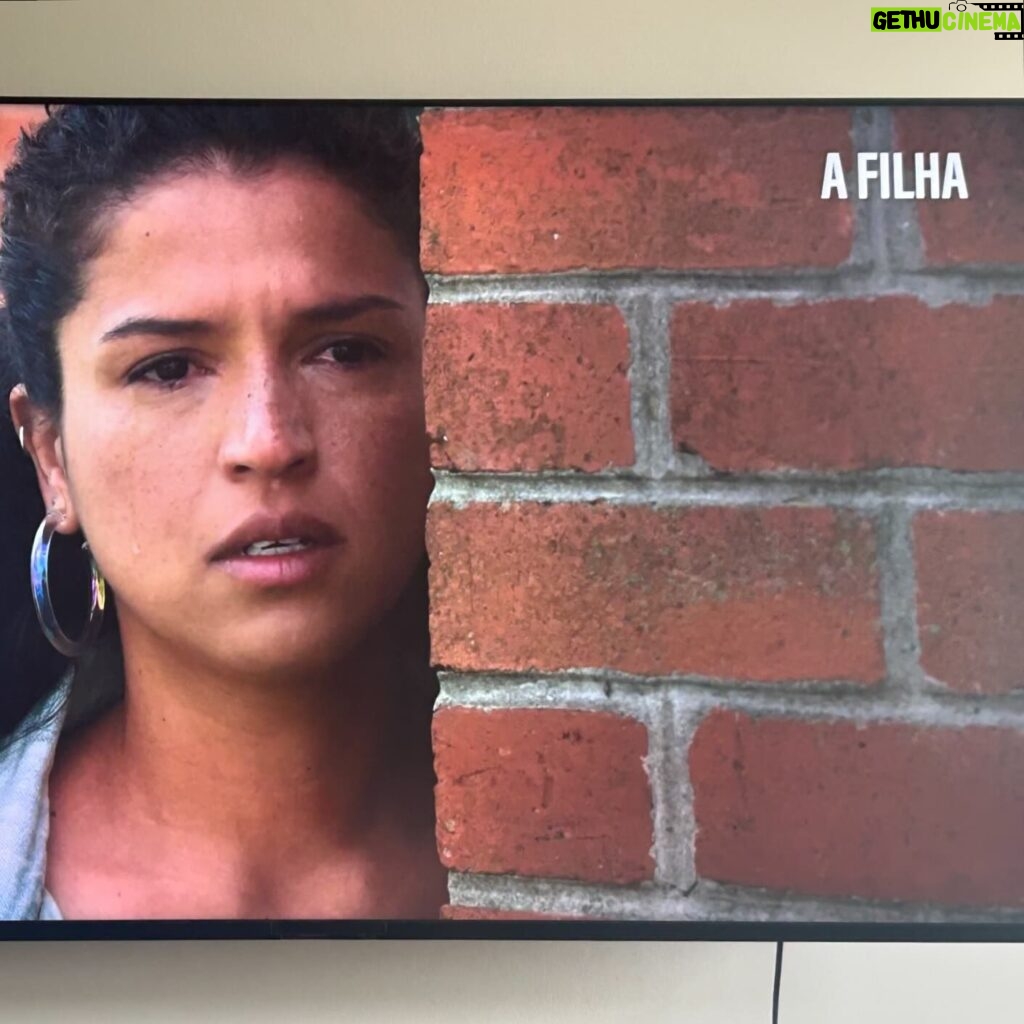 Inês Castel-Branco Instagram - Que primeiro episódio bonito. Que orgulho de fazer parte desta série. E que actriz do caraças que é a Luciana Balby. Estreou ontem na TVI mas podem pôr para trás e ver. Não percam. Mesmo. Parabéns a todos e em especial ao realizador António Borges Correia. Ah! E o segundo episódio é já hoje!!!