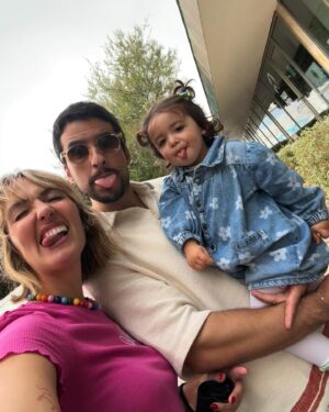 Inês Gutierrez Instagram - A terapia deste domingo teve Ericeira, teve santola, teve mar, teve cheiro a avó, teve conversas longas, teve brincadeiras no parque, teve dilemas e teve amor. Hoje precisava mesmo disto e não sabia.❤️