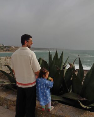 Inês Gutierrez Instagram - A terapia deste domingo teve Ericeira, teve santola, teve mar, teve cheiro a avó, teve conversas longas, teve brincadeiras no parque, teve dilemas e teve amor. Hoje precisava mesmo disto e não sabia.❤️