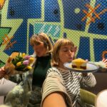 Inês Gutierrez Instagram - “Queres passar o dia do meu aniversário comigo?” 🥹🥲 Acho que é das perguntas mais bonitas que me fizeram nos últimos tempos. Quando o tempo tem que parar no meio do caos porque tu fazes anos. Hoje há um céu especialmente mais brilhante, tu sabes 🌟 Parabéns @marianattrindade … que essa alegria te venha sempre do coração!❤️‍🔥