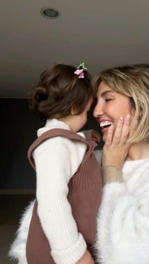 Inês Gutierrez Instagram - #familygoout com direito a frutas, banana, papaia com canela, dodots e remelas. Posso congelar isto?