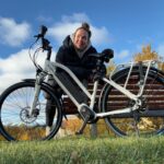 Ina Svenningdal Instagram - Reklame// @buddy.bike 🍁 (Rabattkode følger) Hils på BETTYBIKE🤍 Høsten er kommet for fullt og det er perfekt med litt sol, frisk luft i fjeset og en sykkeltur🍁 OG med rabattkoden «ina5000» får du nå 5000,- i rabatt på modellen BuddyC6 som jeg har! Som jeg ELSKER! (Koden varer ut Oktober) 🤍 Og for dere vintersyklister der ute, så har BuddyBike en enkel løsning på deres hjul, så du får kjøpt ekstra trekk med glidelås til både terreng, og med pigger til de ekstra glatte månedene! 🍁 GOD TUR!