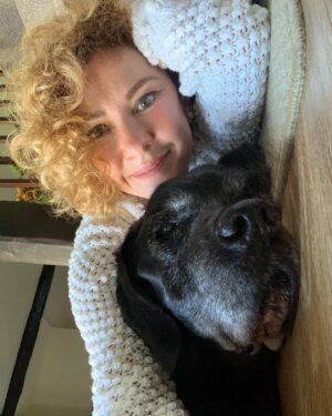 İnci Türkay Instagram - This is us❤️
#siyah #labrador #unconditionallove ❤️