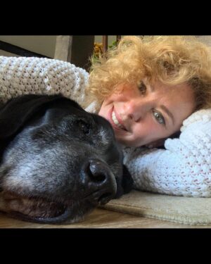 İnci Türkay Instagram - This is us❤️
#siyah #labrador #unconditionallove ❤️