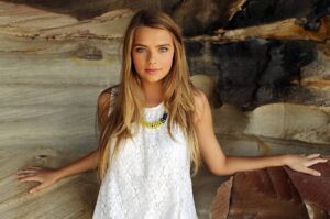 Indiana Evans Instagram - 🎉❤️
#indianaevans