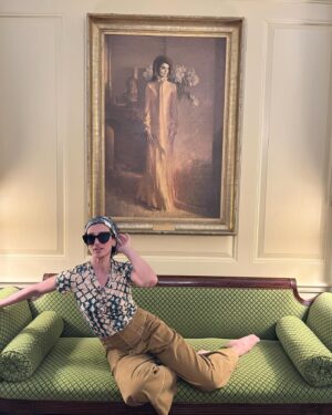Indira Varma Instagram - #DC dump #Whitehouse 
you’ve been amazing. Thank you for having us 
What a brilliant city! And what an amazing company to experience it with ❤️
I still have my embossed paper towel from the whitehouse loos