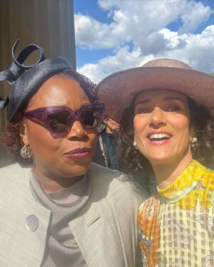 Indira Varma Instagram - Afternoon tea at Bucky Palace celebrating Uk creative Arts invited by @royalacademyofdramaticart 

I’ve never see so many ladies in hats and fascinators; such impeccably slug free Hostas and actual Beefeaters doing their thing.
I didn’t see any of the Royals as I was entranced by the gardens and cake and seeing lovely friends….
@debs_paterson @madamaustin @lolita.chakrabarti @sabinaharper accompanied by CT💛💚🩷

Thank you @katesinclair___ 
For sorting appropriate wear-
👗 @alemais.official & @ardunnagency 
🥿 @louboutinworld 
💼 @jimmychoo 
👒 @jtmillinery 
💎 @rogervivier 

My 😎 @carlacolour