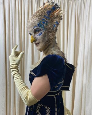 Indira Varma Instagram - Well that was a HOOT! 
4 hours of makeup at the crack but with a super lovely super skilled makeup and prosthetics team… @rebeccabmakeup @cinziaartistry @rebzfx including this flock of birds @ashleyactor5678 @peforman @nancy_brabin_platt @camillaiko and of course the gorgeous @grofffsauce , adorable @milliegibbo and mighty @ncutigatwa 
Thanks for allowing me to unfurl my talons and be utterly ridiculous @benchessell & for the ace role @russelltdavies63 🐦🪶🐦🪶 
@bbcdoctorwho @disneydoctorwho 
I❤️Wales