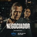 Indira Nascimento Instagram - Atriz ou jornalista? A arte imita a vida, ou será a vida que imita a arte? Eu que abandonei a carreira de repórter para me tornar atriz, interpreto uma jornalista na primeira temporada da série ‘O Negociador’, disponível na @primevideo. Eu amei participar desse projeto, dirigido pela @belvaliante e protagonizado pelos queridos @eumalvinosalvador e @barbaraareis. Quem não viu ainda, vale a pena assistir! #tbt