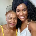 Indira Nascimento Instagram - Hoje é o segundo domingo do mês de maio e vocês sabem que essa data é muito especial, né?! Afinal, é dia de celebrar as mulheres que nos deram a vida. Compartilhar momentos como esses com minha mãe e minha família me fazem muito mais feliz e mais forte. Mãezinha, te celebro todos os dias. Teu amor é o maior e melhor amor do mundo!!! Muito obrigada!! Deixo aqui meu carinho e meu abraço para todas as mamães do Brasil. ♥️