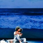 Indira Nascimento Instagram - DIA MUNDIAL DO TEATRO, e eu não poderia deixar de falar para vocês da minha peça, ENSAIO SOBRE TER VOZ. O TEATRO é o meu lugar preferido no mundo, é lá que a Magia e a Cura da nossa alma acontece. Viva o TEATRO, hoje e para todo sempre!