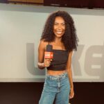 Indira Nascimento Instagram - Estamos aqui gravando os programas que eu apresento no @canallikeoficial , sobre o universo Audiovisual . Amo muito!! 🎬♥️