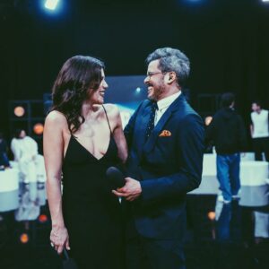 Inês Lopes Gonçalves Instagram - 1ª Semi Final do Festival da Canção 2024

Styling da @paulafarraia com brinco, singular, da @manzonivera - obrigada!

A maquilhagem é da @laranetomakeup, o cabelo foi o @ffabricioamonteiro que penteou. 
 
Adorei o desenho que a pequena Margarida fez 💓 e este senhor random da internet que é negacionista da gravidade.

No próximo sábado há mais, rumo à final de 9 de Março.

Fotos do @ppinaphoto e @miguelscisaac

@festivaldacancao.rtp