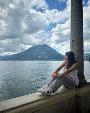 Inês Simões Instagram - From Italy with love🤍 #carroseldefotos #primeirodia #bellagio #varenna #lagodicomo