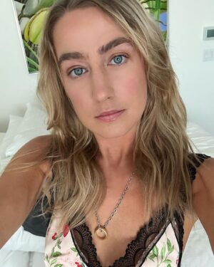 Ingrid Andress Instagram - hello life. you’re fun sometimes 🧜🏻‍♀️

@umpg_nashville @umpg_mexico