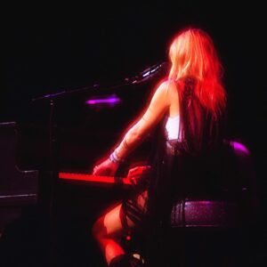 Ingrid Andress Instagram - opening for @stevienicks in Milwaukee gave my heart so much life. my cup is starting to fill back up again 🫗🥤 

📷 @worldfamousmuriel