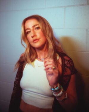 Ingrid Andress Instagram - opening for @stevienicks in Milwaukee gave my heart so much life. my cup is starting to fill back up again 🫗🥤 

📷 @worldfamousmuriel