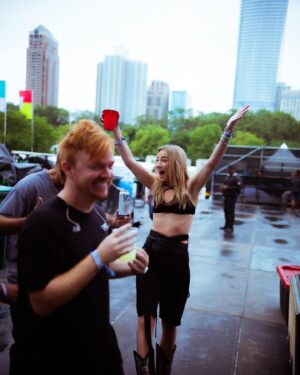 Ingrid Andress Instagram - baby’s first lolla did not disappoint!! thank y’all for coming out in the rain to see me 🫶🏻 top 5 artist bucket list moment for me 🥹

📷 @worldfamousmuriel