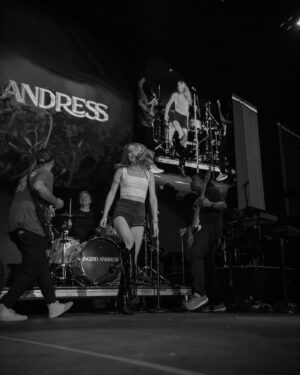 Ingrid Andress Instagram - MARYLAND HEIGHTS 🫶🏼 thank u for last night! not pictured: going to watch @nickelback for 30 mins after we played our show lollllll

📷 @worldfamousmuriel