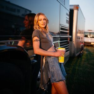 Ingrid Andress Instagram - got a cowgirl hat and a fake tattoo who dis 💁🏼‍♀️ swipe to the end to see how amazing I look as a cartoon 😂 York state fair was a W 🤘🏼

📷 @worldfamousmuriel